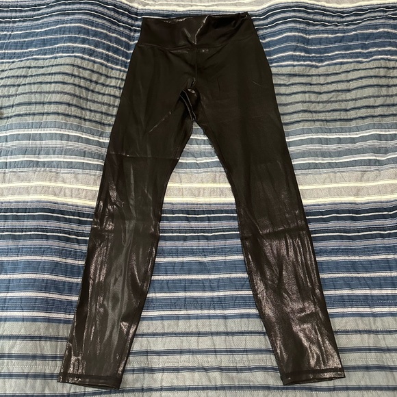 COPY - Black shine Fabletics leggings - Picture 1 of 4